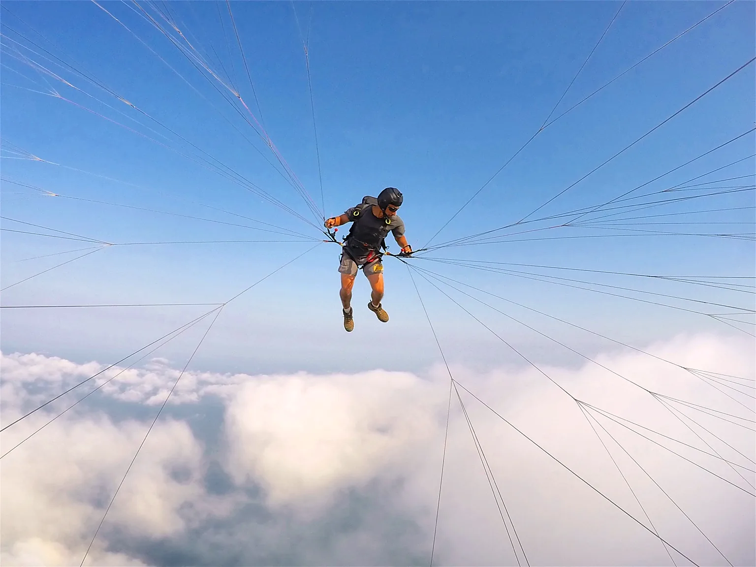 Voo sobre as nuvens — Pedra da Gávea