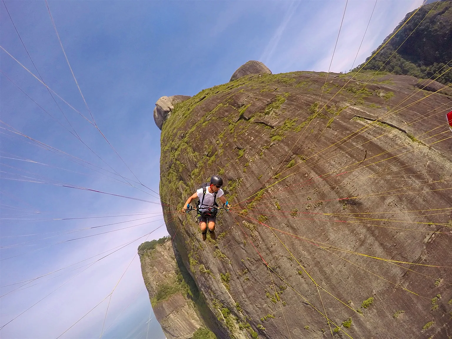 Voo junto à rocha — Pedra da Gávea