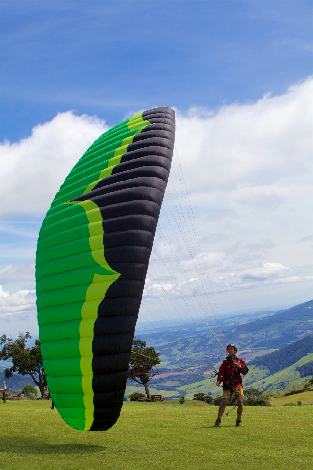 Controle da asa no solo. — Pico do Gavião
