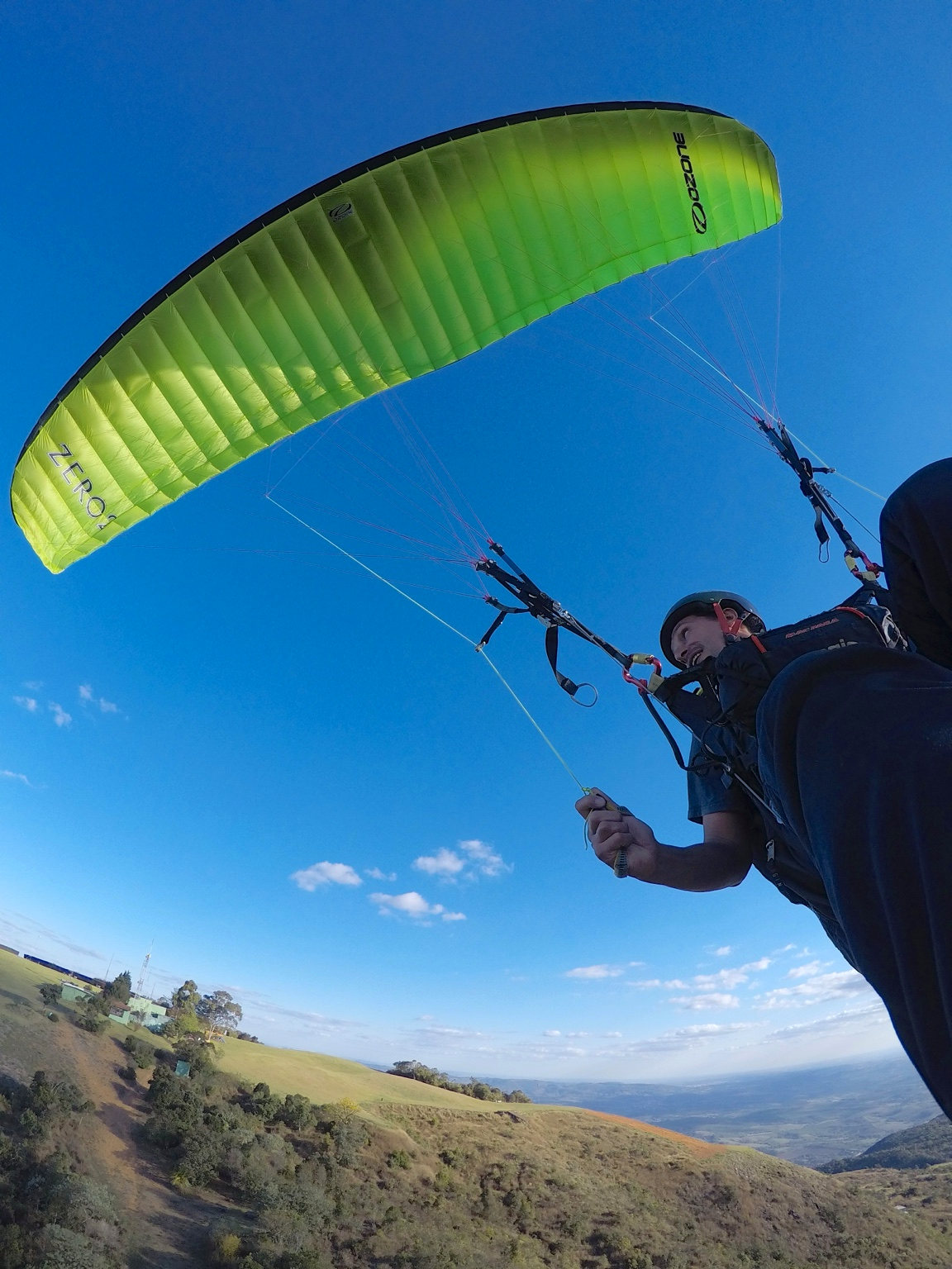 Voo de encosta (soaring). — Pico do Gavião
